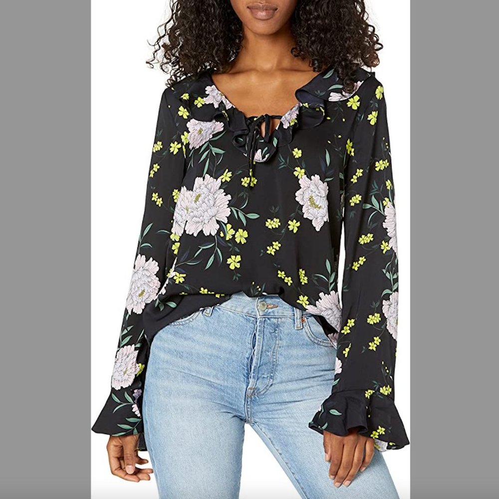 ⭐️ NWOT Cupcakes & Cashmere Amethyst Printed V-neck Blouse